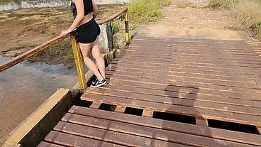 Andando com um plug anal, achei uma fabrica abandonada aproveitei pra gozar gostoso pra voces ver!
