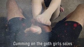 Cumming on the Goth Girls Pantyhose Feets 11