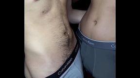 TRABALHADORES NO ALOJAMENTO  MEDINDO O TAMANHO DA ROLA E DA BUNDA  PRA SABER QUAL &Eacute_ MAIOR