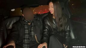 A Beautiful Daddy’s Girl Fucked In A Limo For Fun While Talking On The Phone !!!