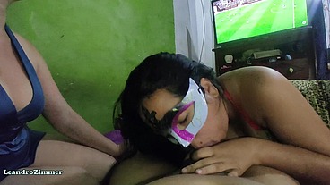 Gane la apuesta de la final del mundial, ahora mi esposa y su mejor amiga deben darme una buena mamada de verga / PARTE 1