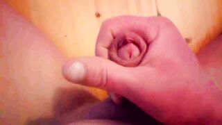 Masturbe (289) with one testicle