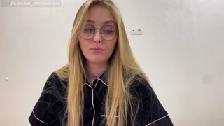 A stepson with broken arms poured sperm into the pussy of a kind stepmother. - Thank you stepmother