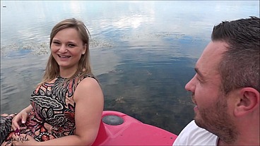 HEIMLICHER TRETBOOTSEX!!! Fremdfick PUBLIC auf dem See!