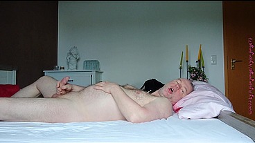 Geile GILF empfängt Nylonjunge 2 ** Wichsen und Fingern **