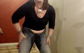 JOI Francais - Peeing in Her Jeans - French Amateur Video