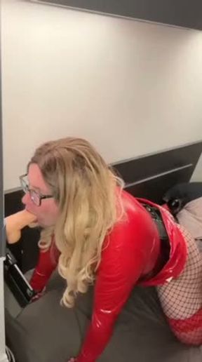 Sissy Valery V Loves sucking cocks