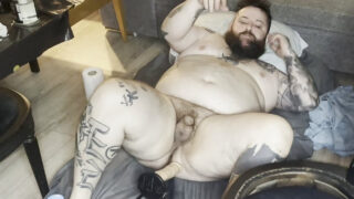 プラスサイズのアマチュアフランス人ぽっちゃり男のアナルファック