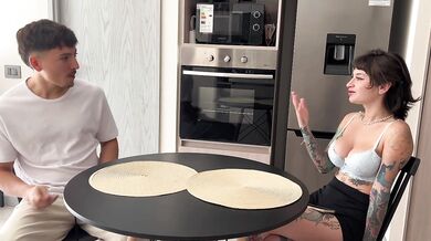 Vecina queda fuera de su casa y le ayudo a que entre... TODA, ft. badvanne (PART 01 of 03)