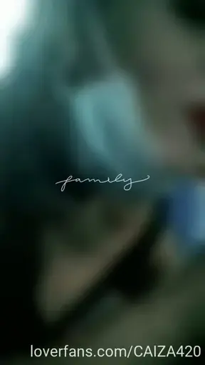 Estoy feliz, así que compartiré esto con un teaser muy bueno!! Esto fue en la ida a IBAGUE, papii no quiso cojer conmigo en el bus pero si me puso a chuparle la vergaa, tu harías lo mismo? 🥺