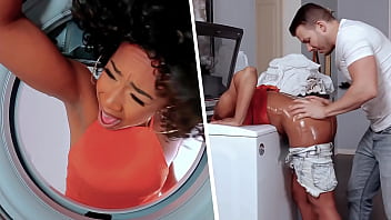 Touching my Girlfriend&#039_s Black sMom Stuck in the Washing Machine - MILFED