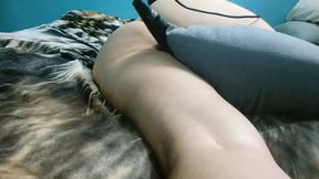 Mom's filthy delight: Vibrated &mdash;  pillow-banging orgasmic pleasure