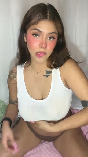Tiny teen tugs out her tits for only fans