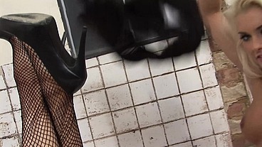 Savannah Gold Is An Anal Loving Blonde