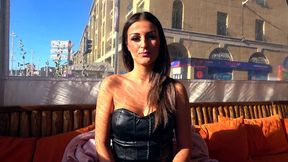 a marseille, l incroyable lylou rechauffe l atmosphere de maniere ultra sexy !