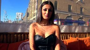 a marseille, l incroyable lylou rechauffe l atmosphere de maniere ultra sexy !