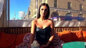 a marseille, l incroyable lylou rechauffe l atmosphere de maniere ultra sexy !