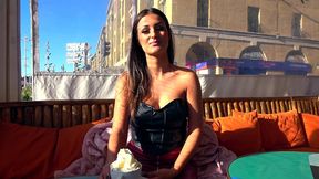 a marseille, l incroyable lylou rechauffe l atmosphere de maniere ultra sexy !
