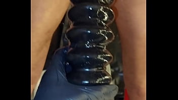 Надувное ребристое дилдо в анале