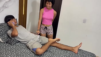 Me follo por el culo a mi hermanastra a cambio de dejarla salir con su nuevo novio.
