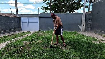 De calcinha molhada e blusinha transparente: não resisti e meti no quintal!