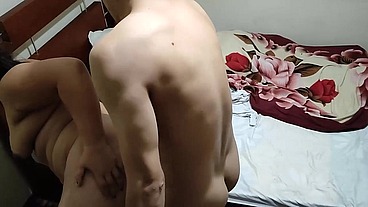 Por fin me logro folla a la esposa de mi mejor amigo que locura con ella Le gusta se lo meto todo acada momento esta gimiendo