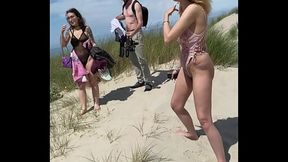 4 friends caught in a public beach foursome