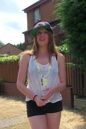 Samantha Bentley is pissing outdoor
