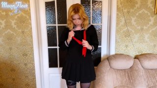 Gadis sekolah yang comel cosplayer dipukul dan tekak oleh ayah tirinya