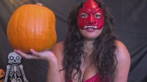 MissMajestica makes pumpkin explode with her thighs and performs an extreme scissorchallange