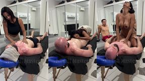 esposa tarada do massagista da escondido pros clientes dele