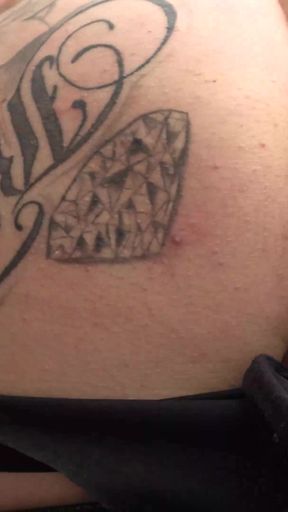 Two Girlfriends Suck Their Vacation Acquaintance's Trunk