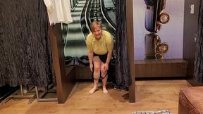 je me mets toute nue dans un magasin