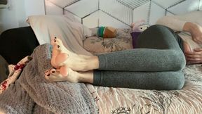 You can't resist to warch these bare FEET