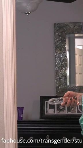 Nyxi Leon Entices Her Fav Stepdaddy