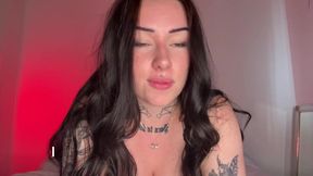 Leah X, the British Goth, pleases her daddy with JOI