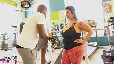 Sofia Burn Some Calories In The Gym Before Get Protein Shot From BBC!