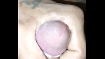 Durante la noche me hago una paja a mano cambiada antes de dormir