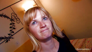Blond MILF z małymi cyckami, dziwka, ruchana analnie