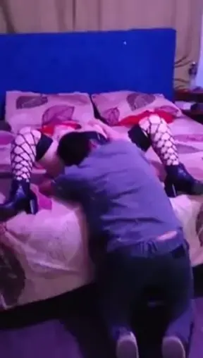 Noche de trío con joven de enorme vergea,doble mamada de vergas, creampie vaginal, squirt y mucho más....
