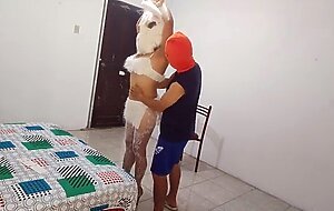 Madrastra caliente teniendo sexo de halloween con hijastro!! la muy puta se puso un