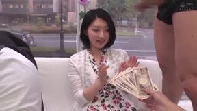 Asian amateur babe fucks for cash