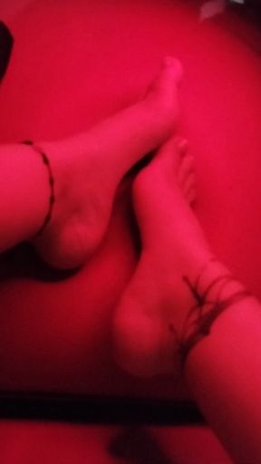 👣