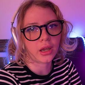 Girlfriend Facesitting Headphones Dom, Ass Ride &amp; Face Cum
