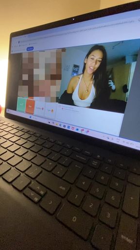 Amateur onlyfan shows off her tits