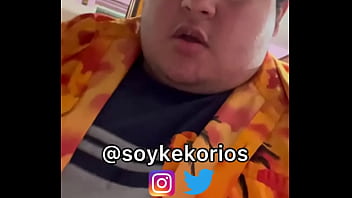 El Gordo Need busca a Spiderman para follar (Parodia Chubby Gay)