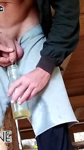 Introduces Pee in Her Ass and Swallows a Good Amount of Pee