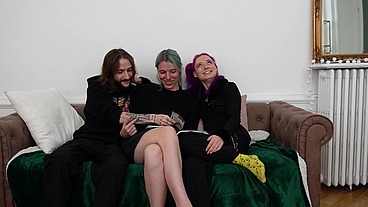 Un vrai couple Amateur Francais baise en threesome avec une jolie fille trans.