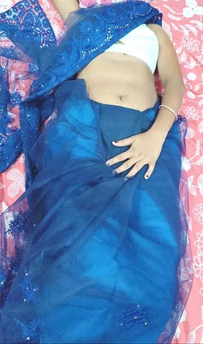 Bhojpuri Aunty Pussy Show in the Saree to Boyfriend