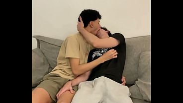 Ficando a primeira vez com meu vizinho que tem tes&atilde_o no peito